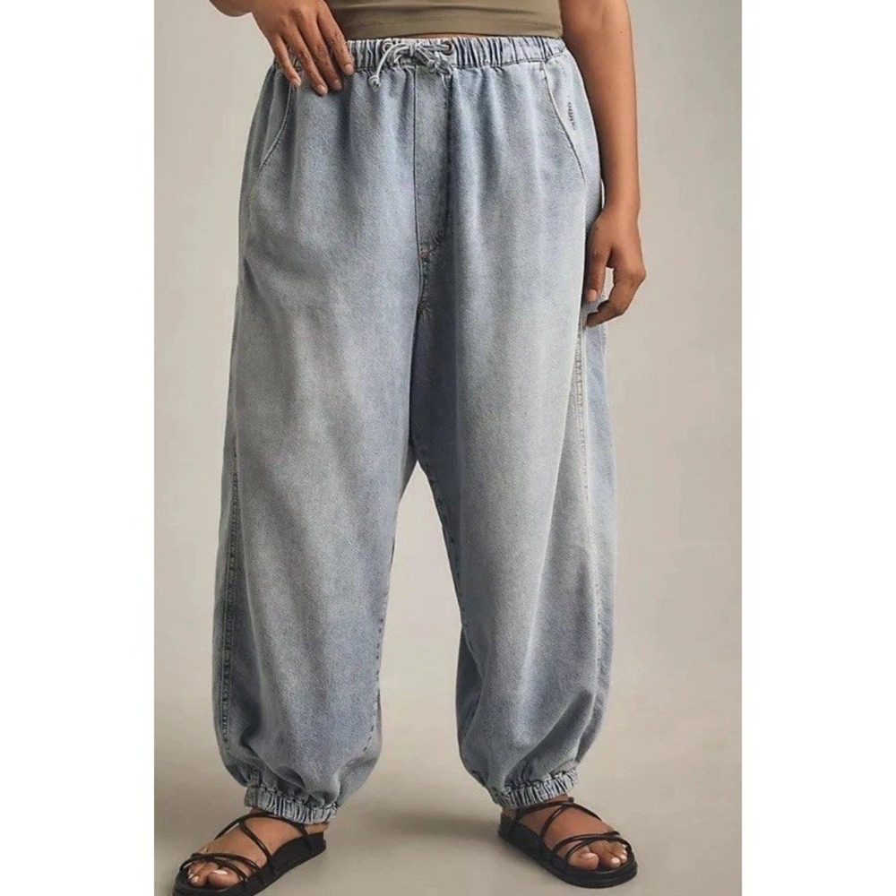Anthropologie Light Wash Denim Cropped Jogger Pants